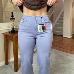 TAG ON! NEVER WORN! Gloria Vanderbilt - Lavender Stretch Capris - Size 6